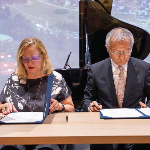 Signing-of-Academic-Collaboration-between-Hyogo-Uni-and-Transilvania-Uni-5