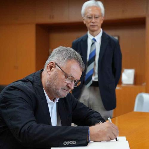 Pavilionul României donează piese autentice ale portului traditional românesc Muzeului Național de Etnologie din Osaka 5